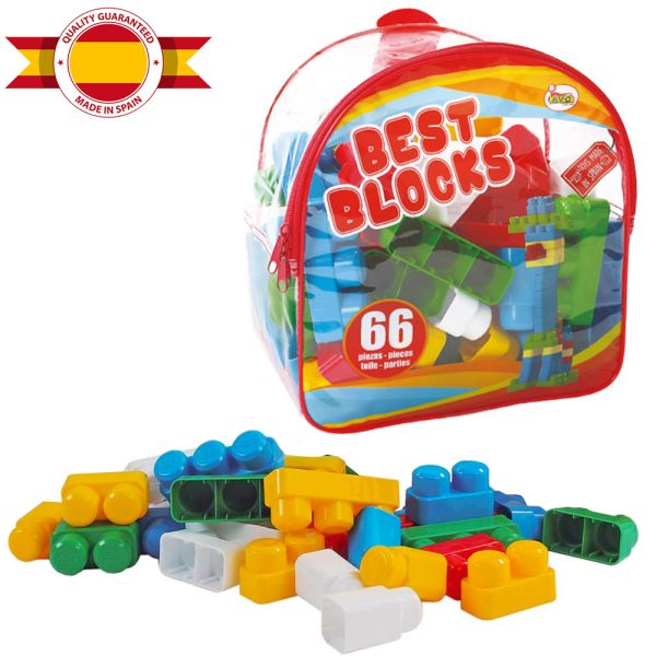 La mochila transparente Bloques Jumbo de 66 piezas muestra claramente la frase "Best Blocks" y está llena de bloques de construcción vibrantes en azul, verde, blanco, rojo y amarillo. Cuenta con una insignia de calidad garantizada adornada con una bandera española.